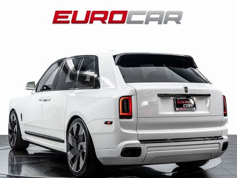 Used 2020 Rolls-Royce Cullinan Black Badge image 4