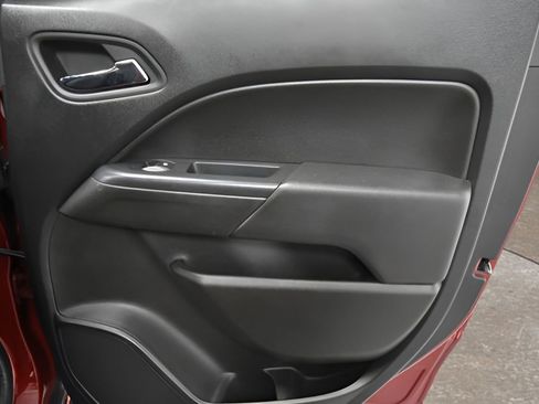 Used 2018 Chevrolet Colorado ZR2 image 37