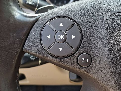 Used 2010 Mercedes-Benz E 350 4MATIC Sedan image 21