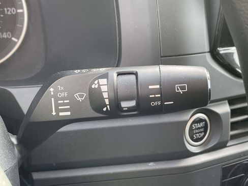 Used 2024 Nissan Pathfinder S image 23