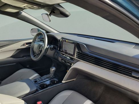 Used 2025 Toyota Camry SE FWD image 8