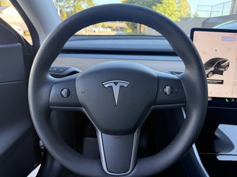 Used 2021 Tesla Model Y Long Range AWD/4WD image 33