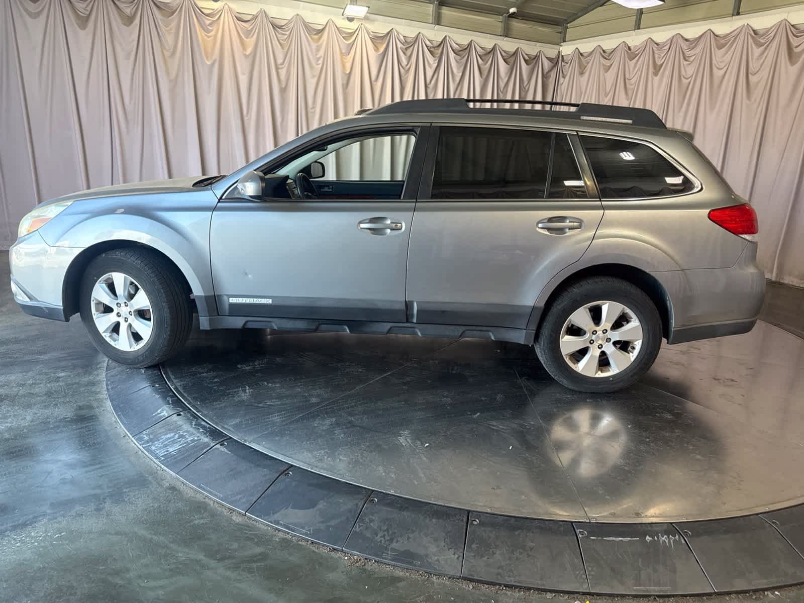 Used 2011 Subaru Outback 2.5i Limited w/ PWR Moonroof Pkg AWD/4WD image 8