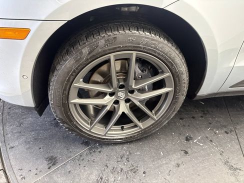 Certified 2024 Porsche Macan AWD/4WD image 14