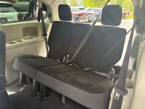 Used 2019 Dodge Grand Caravan SE FWD image 20