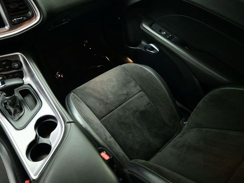 Used 2019 Dodge Challenger R/T w/ Plus Package image 10