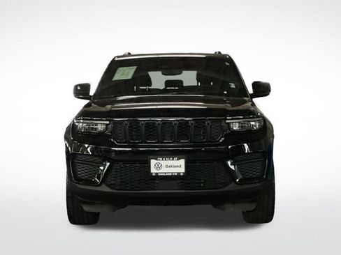 Used 2023 Jeep Grand Cherokee Altitude AWD/4WD image 10