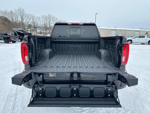 Used 2025 GMC Sierra 1500 AT4 w/ AT4 Preferred Package image 14