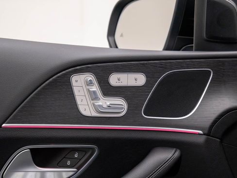 Used 2025 Mercedes-Benz GLE 450 4MATIC image 13