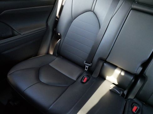 Certified 2025 Toyota Highlander XLE image 12