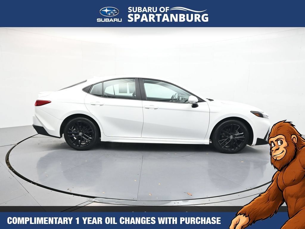 Used 2025 Toyota Camry SE FWD image 9