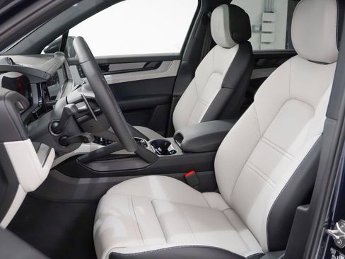 New 2026 Porsche Cayenne S image 5