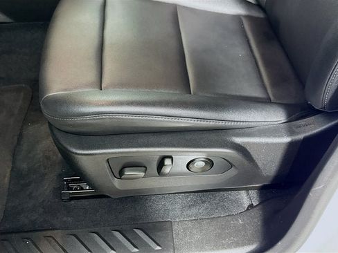 Used 2024 Chevrolet Colorado LT w/ LT Convenience Package III AWD/4WD image 19