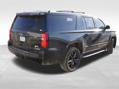 Used 2019 Chevrolet Suburban Premier image 3