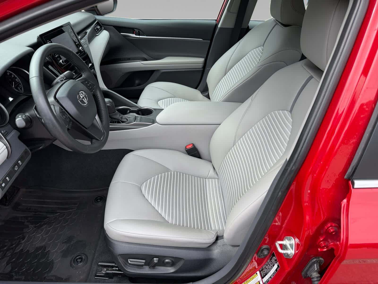 Used 2024 Toyota Camry SE FWD image 11
