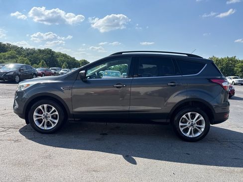 Used 2017 Ford Escape SE w/ Equipment Group 201A FWD image 1