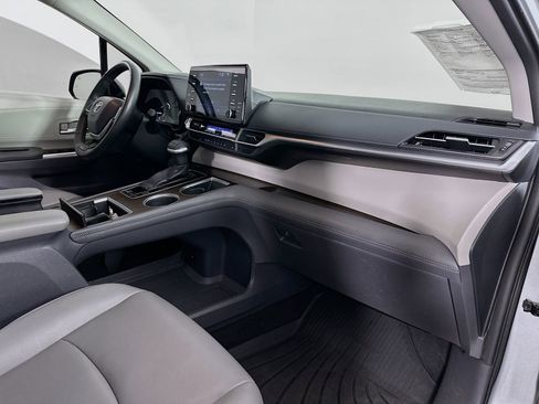 Used 2021 Toyota Sienna XLE AWD/4WD image 31