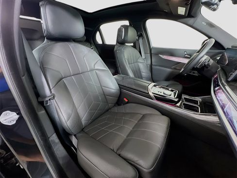 Used 2025 BMW 740i xDrive 740i xDrive image 31