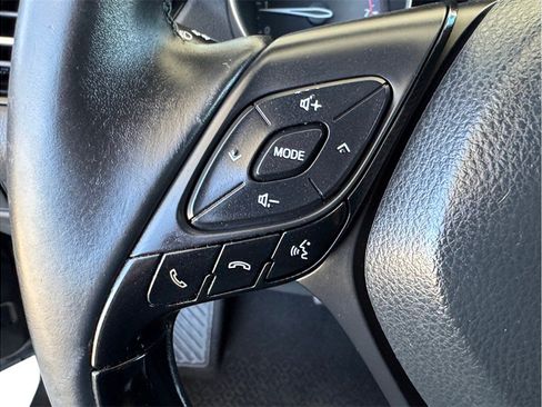 Used 2018 Toyota C-HR XLE FWD image 13