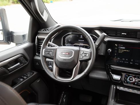 Used 2024 GMC Sierra 2500 AT4 w/ Technology Package AWD/4WD image 14
