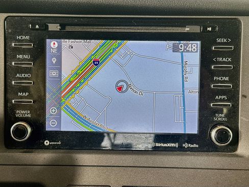 Used 2020 Toyota Sienna XLE w/ XLE Navigation Package FWD image 21