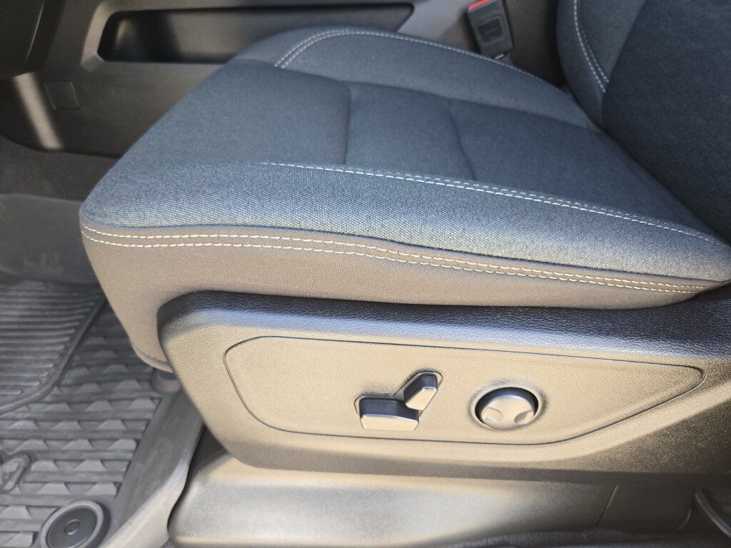 Used 2025 RAM 1500 Big Horn AWD/4WD image 9