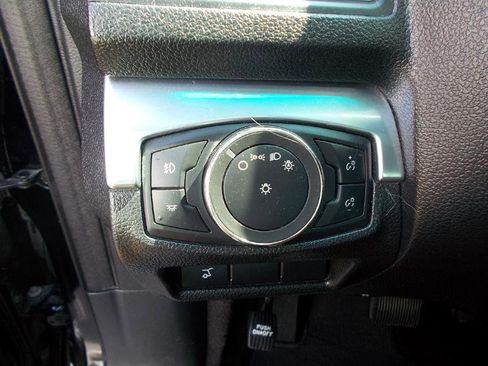 Used 2017 Ford Explorer Limited image 21