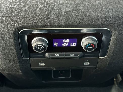 Used 2024 Chevrolet Suburban LT image 20