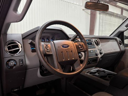 Used 2016 Ford F250 XLT w/ XLT Premium Package AWD/4WD image 5