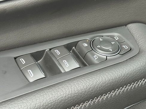 Used 2026 GMC Yukon Denali AWD/4WD image 17
