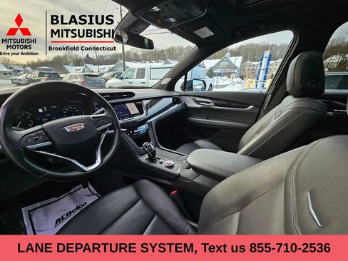 Used 2024 Cadillac XT6 Premium Luxury image 12