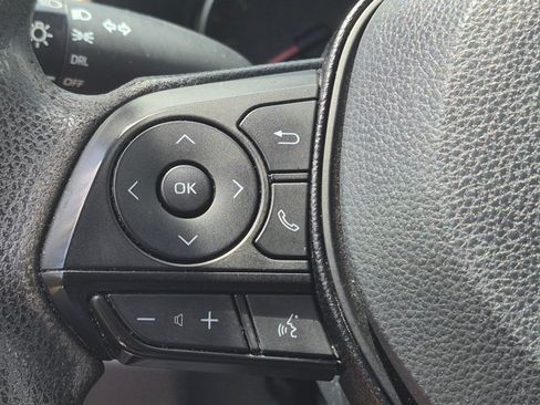 Used 2019 Toyota RAV4 LE FWD image 8