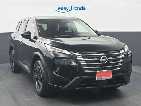 Used 2024 Nissan Rogue SV image 2