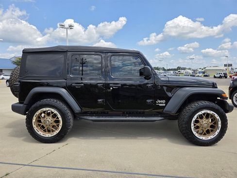 Used 2018 Jeep Wrangler Unlimited Sport AWD/4WD image 2