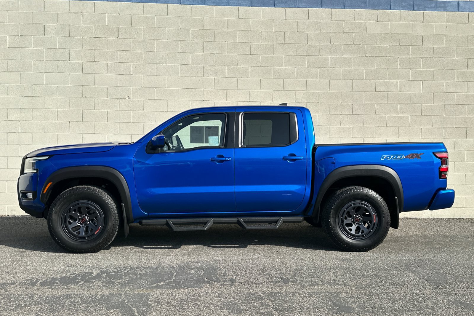 Used 2025 Nissan Frontier PRO-4X AWD/4WD image 7