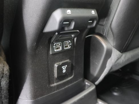 Used 2019 Jeep Wrangler Unlimited Sahara AWD/4WD image 33