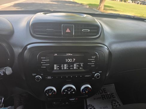 Used 2017 Kia Soul FWD image 39