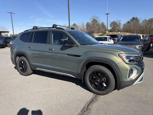New 2026 Volkswagen Atlas Peak Edition image 3