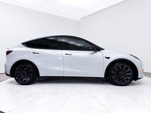 Used 2024 Tesla Model Y Performance image 41