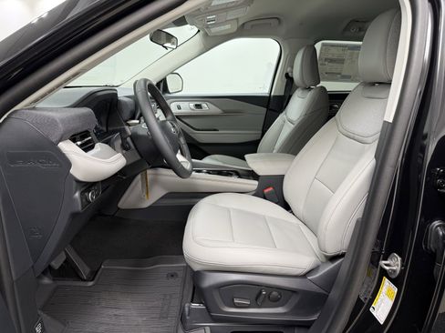 New 2025 Ford Explorer Active w/ Active Comfort Package image 11