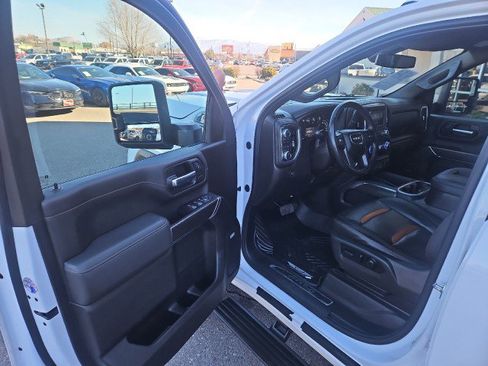Used 2022 GMC Sierra 2500 AT4 image 8