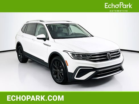 Used 2024 Volkswagen Tiguan SE image 1