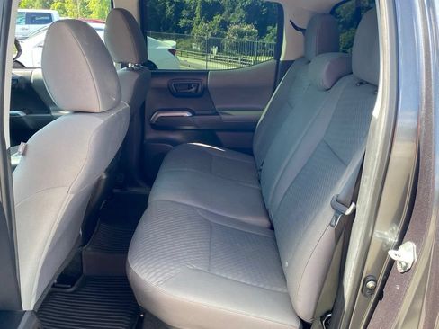 Used 2022 Toyota Tacoma SR5 w/ Technology Package RWD image 8