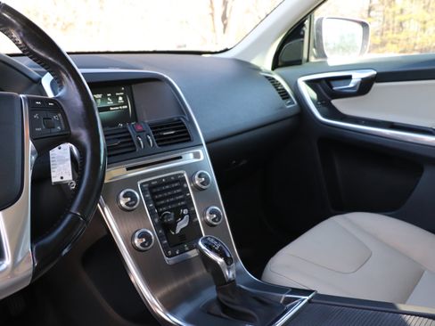 Used 2016 Volvo XC60 T6 Platinum w/ Climate Package image 13
