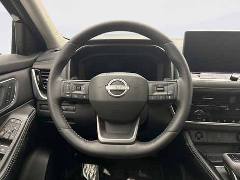 Used 2025 Nissan Rogue Platinum w/ Platinum Premium Package image 12