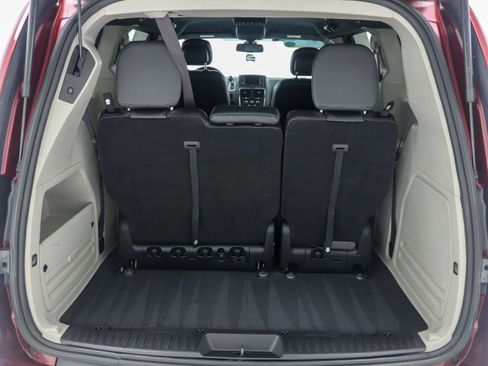 Used 2020 Dodge Grand Caravan SXT FWD image 12