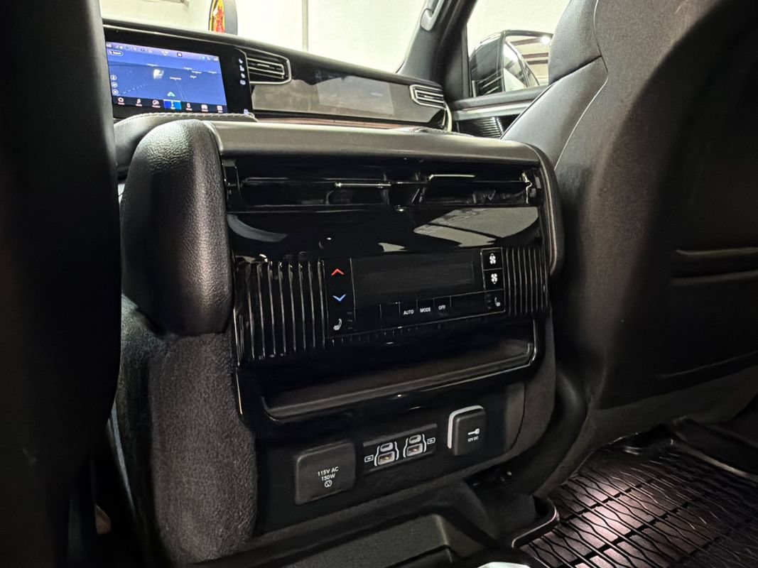 Used 2023 Jeep Wagoneer Series II RWD image 31