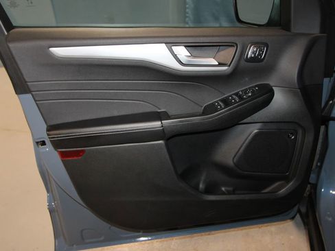 Used 2025 Ford Escape SE w/ PHEV Premium Package FWD image 5