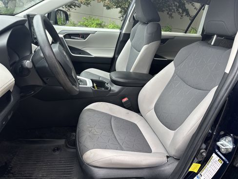 Used 2022 Toyota RAV4 XLE AWD/4WD image 15
