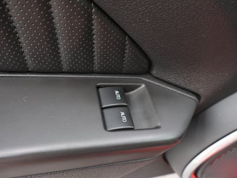 Used 2011 Ford Mustang Shelby GT500 RWD image 37